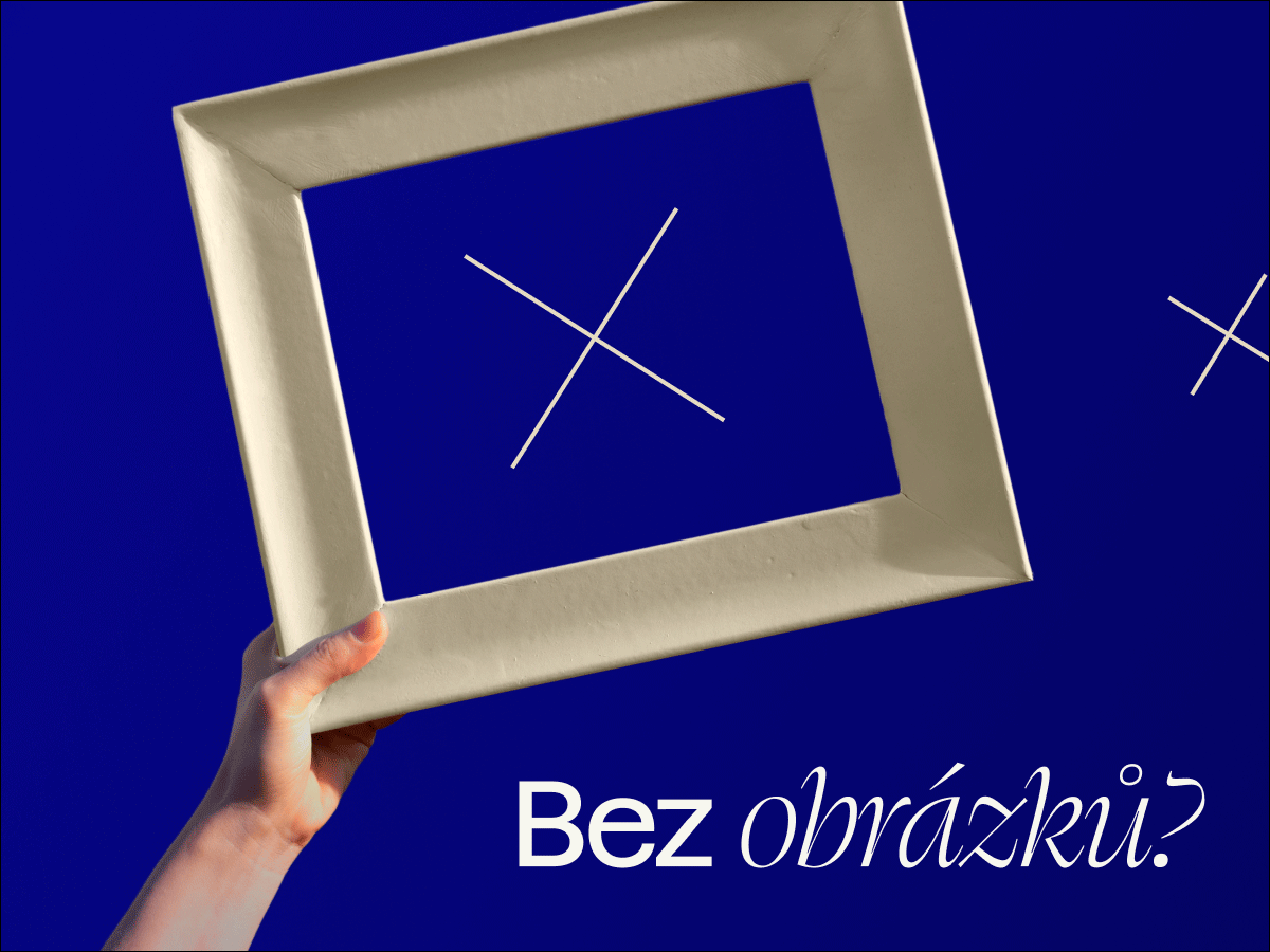 Ruka držící prázdný zlatý rámeček na tmavě modrém pozadí s textem Bez obrázku Značka X ve středu rámu symbolizuje nedostupnost nebo chybějící obsah